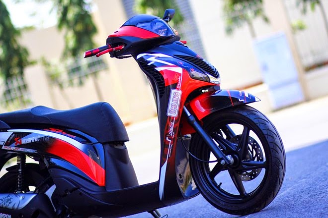 Honda Sh sơn tem dấu tông đỏ đen trắng (ảnh 2)