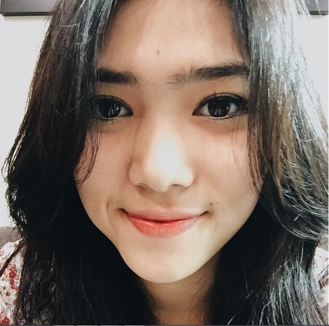 Foto Isyana Sarasvati Penyanyi Indonesia Yang Cantik