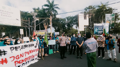 Gelar Aksi, BEM NTB Raya Korwil II Layangkan Delapan Tuntutan