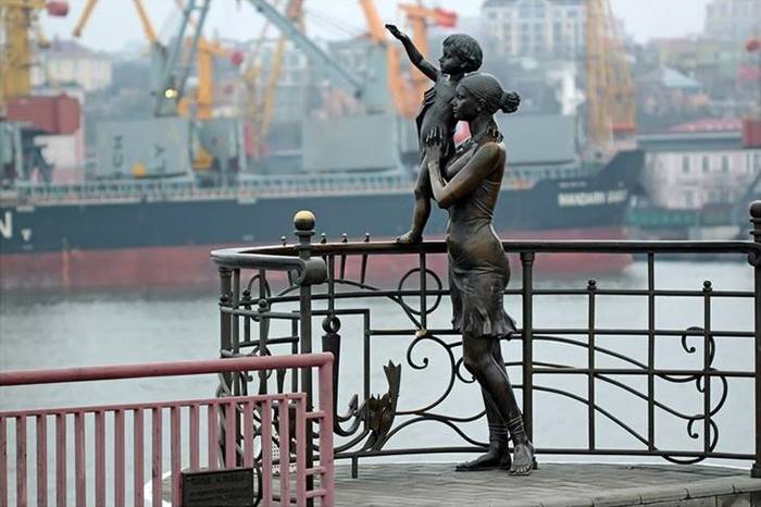 Where else can a monument to the sailor's wife be erected if not in the port city? This monument was erected in Odessa in 2002.
