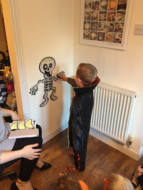 Pin the Smile on the Skeleton game from Party Pieces