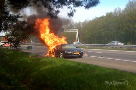 Audi R8 V8 Terbakar Di Belanda GAMBAR MODIFIKASI 