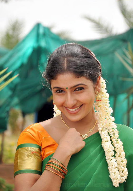 Monica in half saree photo wallpapers