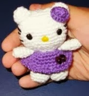 http://www.artedetei.com/2012/10/llavero-amigurumi-mini-hello-kitty.html