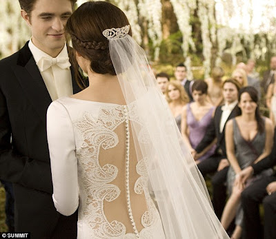 Bella kristen Stewart's stunning 35000 Twilight wedding dress