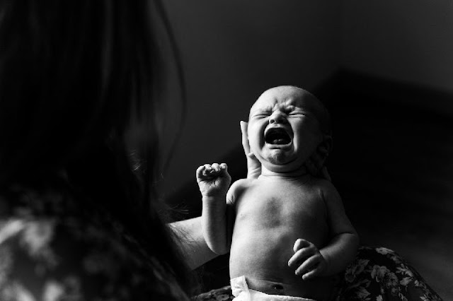 Los bebés practican a llorar en el útero de la madre