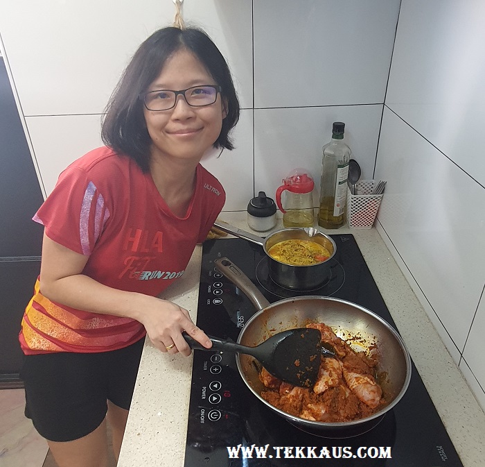 Cooking Rendang Ayam and Lontong For Our Hari Raya Feast