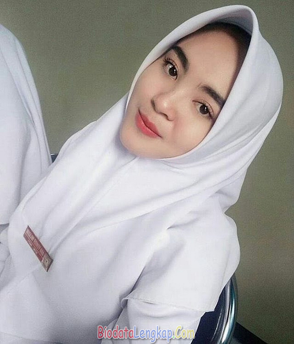 42 Foto Cewek Cantik Berjilbab Pas Banget Di Jadiin Istri