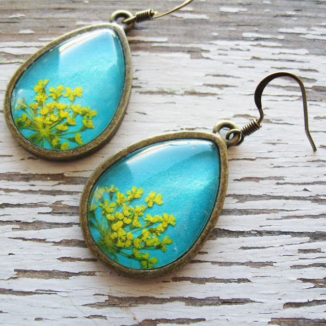 pressed flowers jewelry