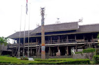 rumah adat di Indonesia