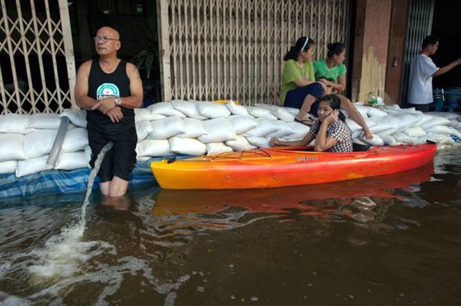 Flood in Thailand  Help for Thailand gallery