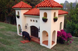 funny pic of massive dog house kennel mansion
