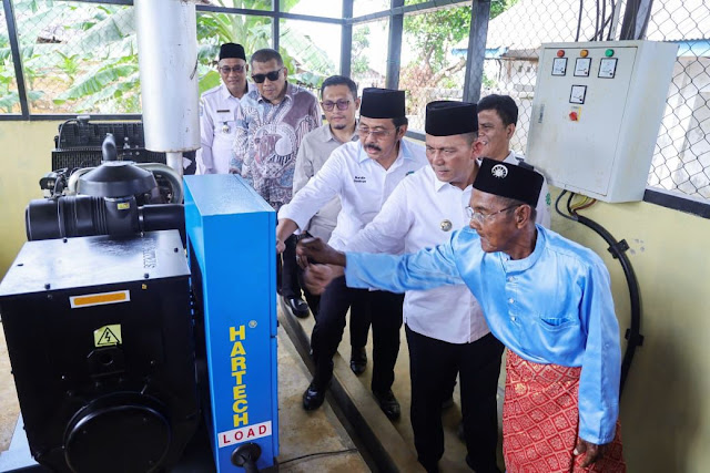 Gubernur Kepri Resmikan Genset 80 kVA Bersama Jaringan Listrik di Pulau Bahan Karimun