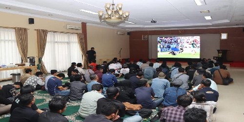 Kapolres Metro Tangerang Kota ajak Nobar Laga Argentina Vs Saudi Arabia di Polres Metro Tangerang Kota, Begini Suasananya