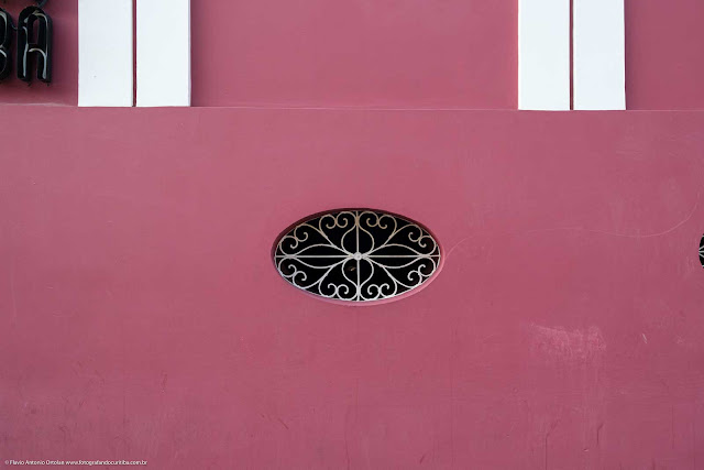 Casa na Rua Alfredo Bufren - detalhe da grade no porão