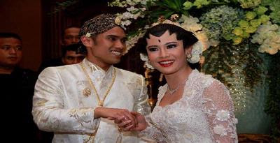 Dian Sastrowardoyo Wedding on Dian Sastrowardoyo And Indraguna Sutowo After Wedding Procession