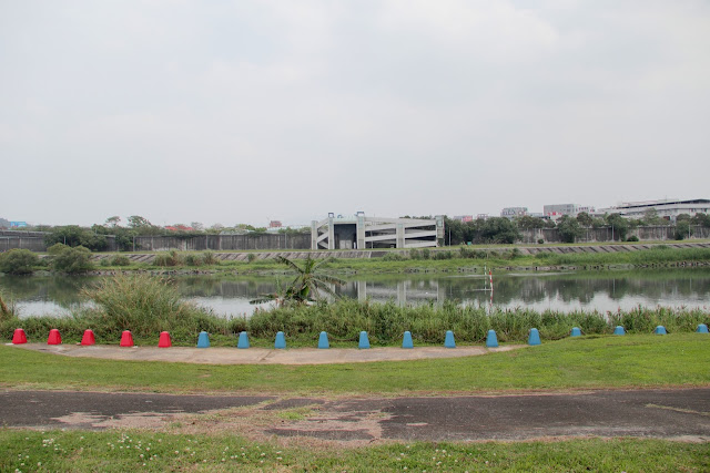 台北河濱公園自行車道 基隆河左岸鐵馬行