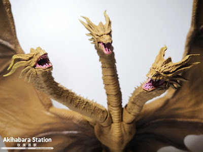 S.H. MonsterArts King Ghidorah de Godzilla: King of Monsters (2019) - Tamashii Nations 