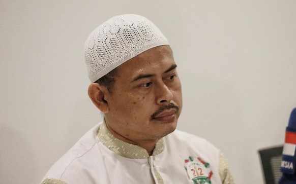 Ketum PA 212 Slamet Maarif Diteror: Mobil Dirusak, Kaca Pecah & Dicoret Pylox