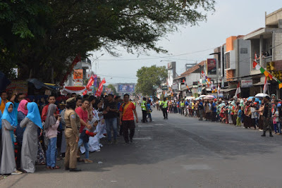 SMK Ciledug Al Musaddadiyah Kirab Obor Asian Game di Garut