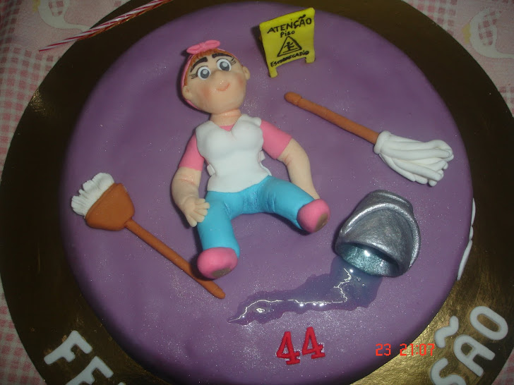 Bolo de Aniversário (Uma senhora de Limpeza)