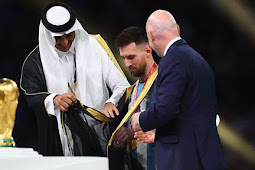 Lionel Messi dapat Jubah Hitam dari Sheikh Tamim bin Hamad Al Thani