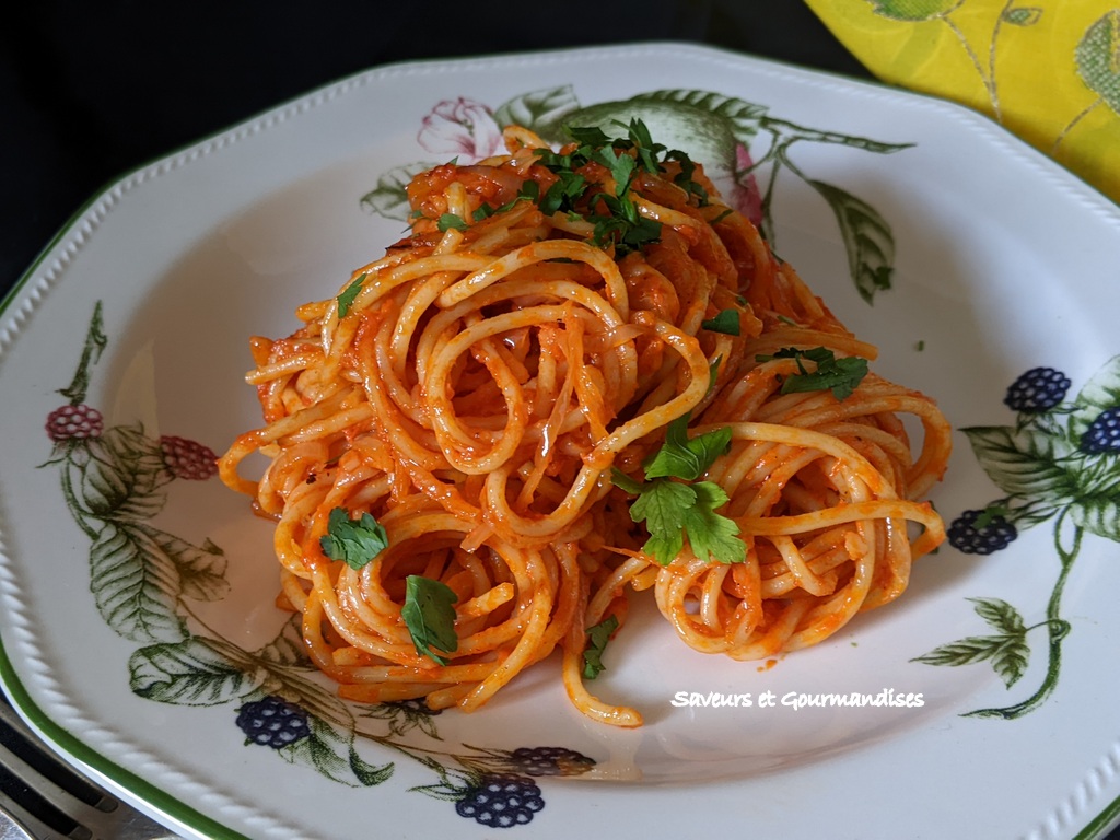 Spaghettis crème poivrons rouges.