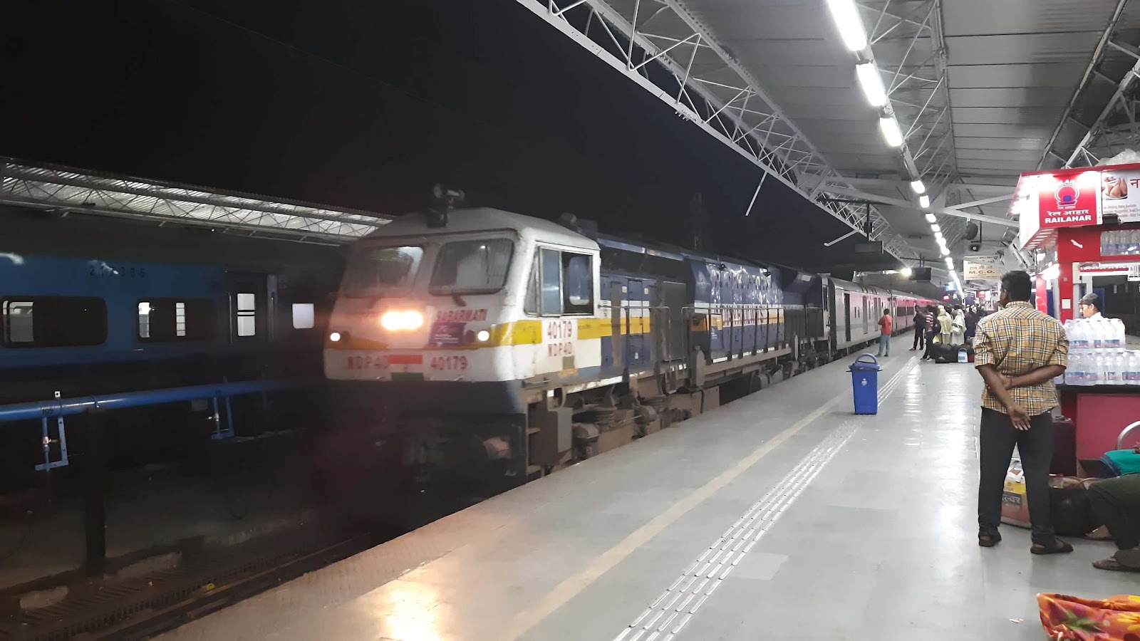 Gandhidham Puri Superfast Express