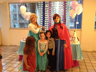 FROZEN EM BH COROAÇÃO DA PRINCESA GIOVANA DECORAÇÃO PERSONAGEM VIVO TEATRO FROZEN AO VIVO DISNEY BELO HORIZONTE BURITIS ELSA ANNA E OLAF