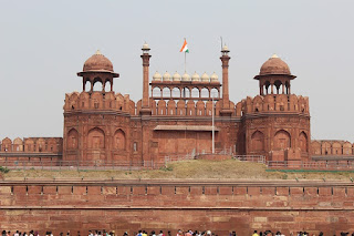 Place to visit in Delhi. Connaught place, Red fort, Qutab minar, Holiday Package