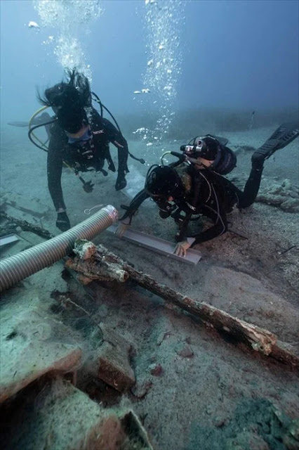 Ανέλκυση τμήματος σχοινιού από την Τομή 2_2021. [Credit: Βασ. Τσιαΐρης]