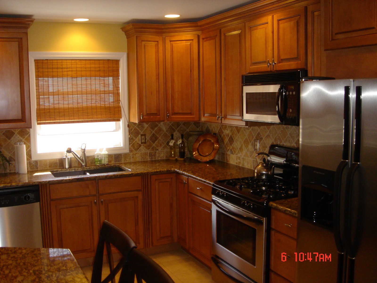 oak kitchen on These Cabinets Look Much More  Substantial  With Cove Molding Applied