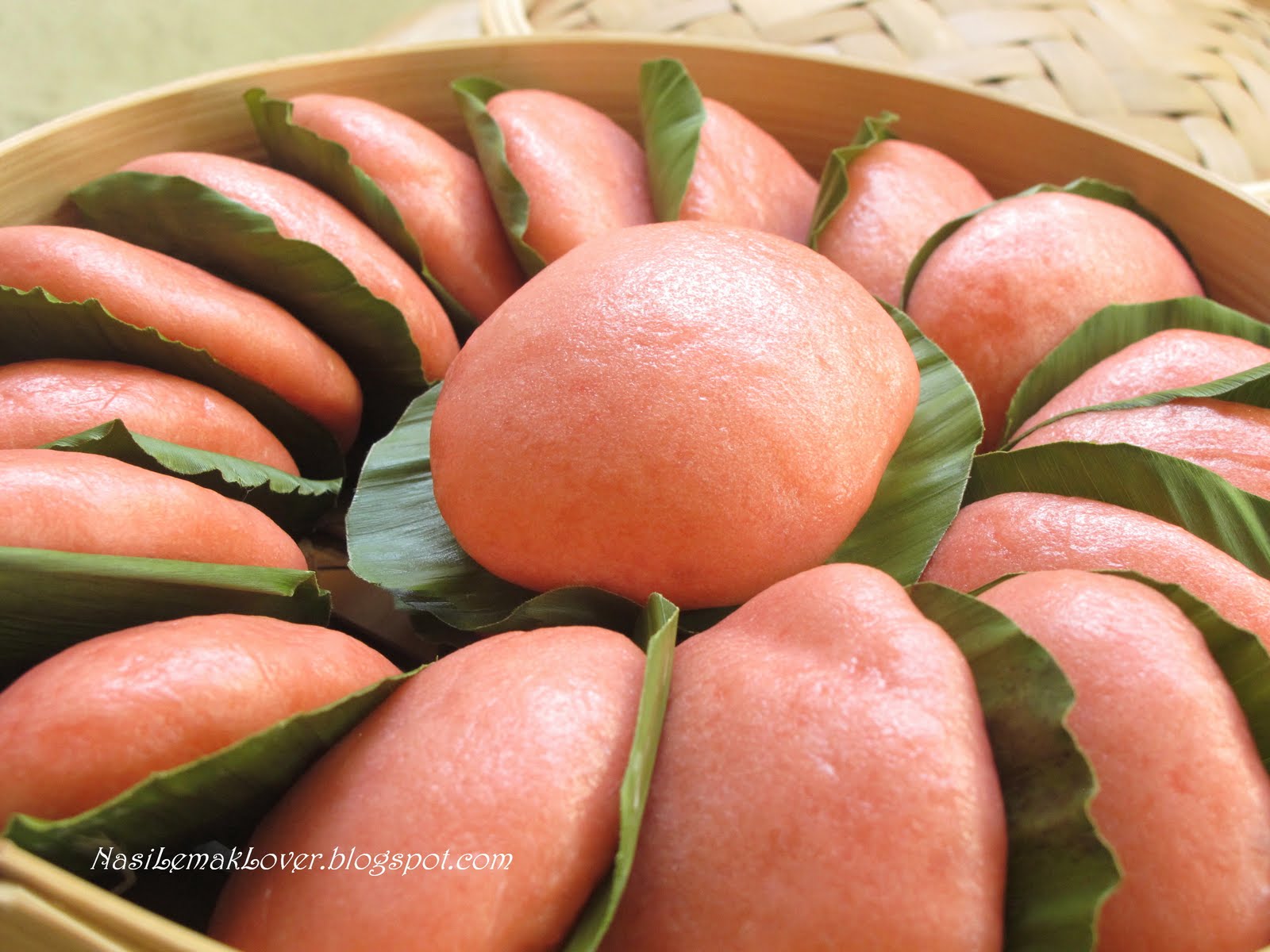 Nasi Lemak Lover: Pink steamed bun (Ki Ka Ku) 喜板