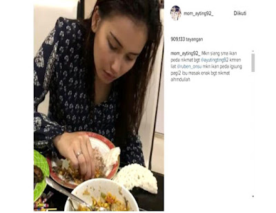 Foto Ayu Ting Ting Makan Tumis Ikan Peda Jagung Manis