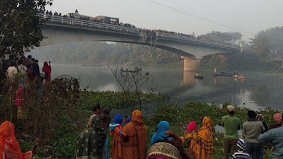 মুর্শিদাবাদে যাত্রীবাহী বাস খালে, নিহত ৩