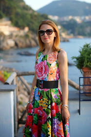 Vintage style floral dress, 50s style dress, Sorrento coast holidays, Fashion and Cookies, fashion blogger