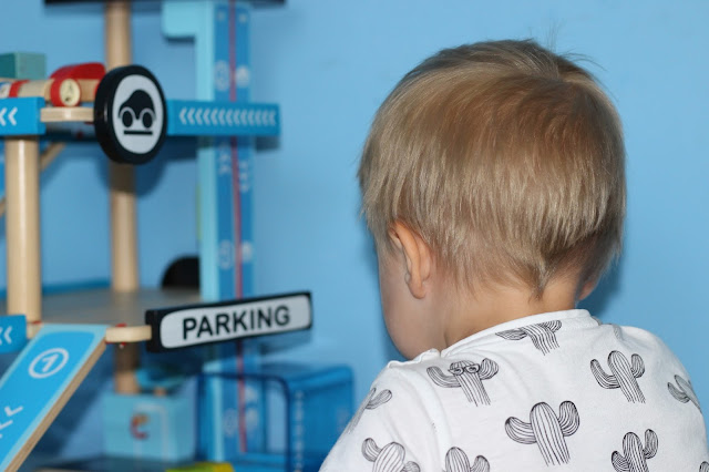 parking Hape Toys