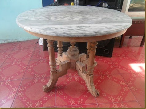 Meja marmer kuno antik diameter 99 cm, dengan khas kaki meja EROPA, batu marmer motif kulit jeruk