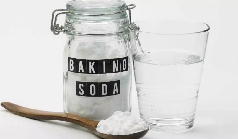 How to whiten teeth with baking soda and water