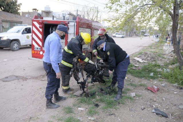 prendieron fuego una moto