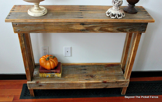 pallets, rustic table, farmhouse, salvaged wood, http://www.beyondthepicket-fence.com/2016/10/simple-pallet-tableshelf.html