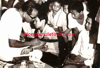 Biografi / Biography / Riwayat Hidup Archan Chum Chaikiri - White Robe Ajahn mengetes kekebalan (kongkrapan catri)
