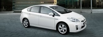 White mk3 Toyota Prius