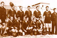 F. C. BARCELONA - Barcelona, España - Temporada 1941-42 - Benito, Rosalench, Escolá, Balmanya y Miró; Sospera, Raich, Lácer, Martín, Zabala y Bravo - F. C. BARCELONA 4 (Escolá 2 y Martín 2), CLUB ATLÉTICO DE BILBAO 3 (Elices 2 y Zarra) - 21/06/1942 - Copa de España, final - Madrid, estadio de Chamartín - 9º título de Copa para el Barcelona