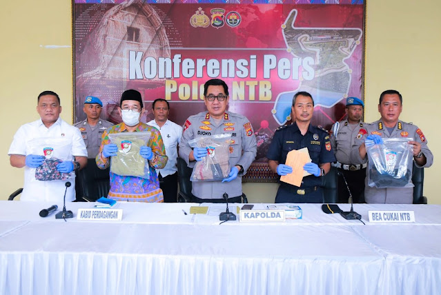 Polda NTB sita 31 bal pakaian rombengan, pelaku diancam denda Rp 5 M