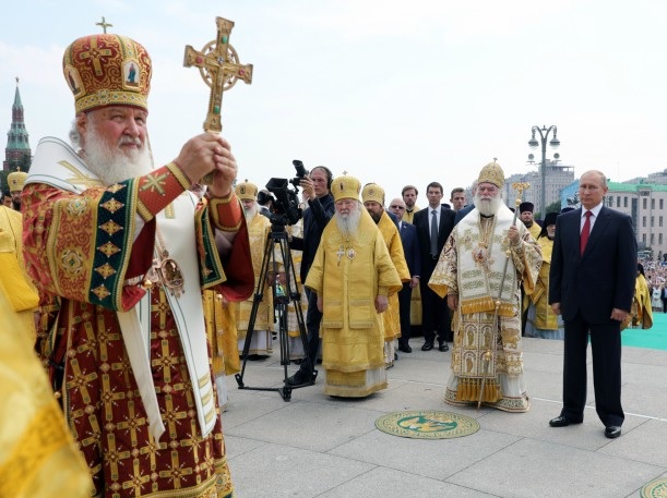 Il presidente russo Vladimir Putin (D) e il patriarca di Mosca e di tutta la Russia Kirill a Mosca, Russia, 2018.