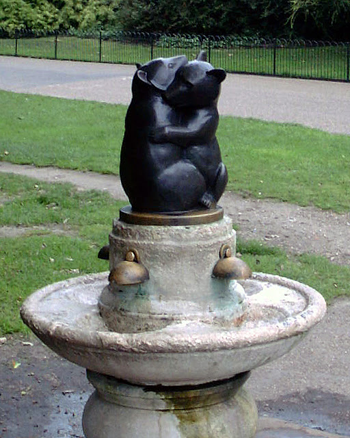 Two Bears Fountain by Kenneth Keeble-Smith, Kensington Gardens, London