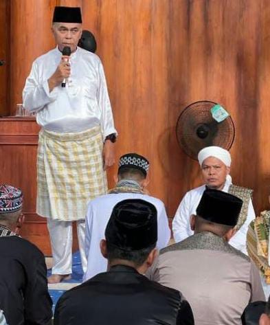 Bupati bersama Wabup dan Ribuan Masyarakat Laksanakan Shalat Ied di Masjid Agung Natuna