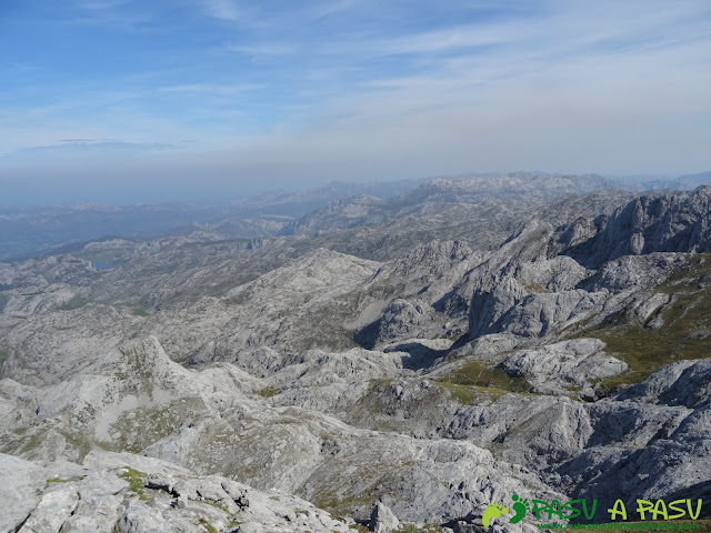 Vista de los lagos de Covadonga desde el Requexón