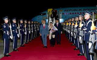 Presiden Jokowi Beserta Rombongan Tiba di Korea Selatan